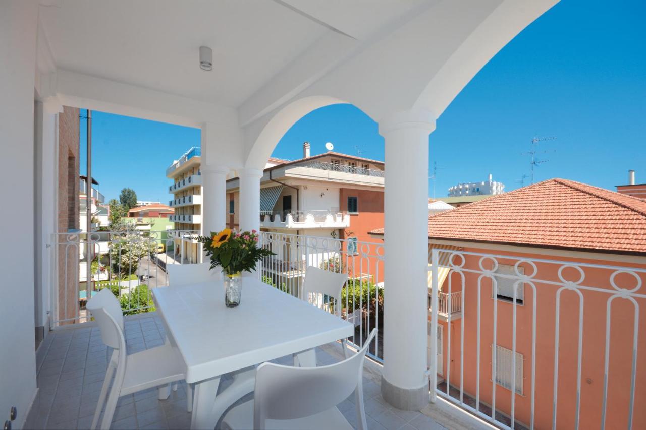 Residence Hotel Alba Palace Алба Адриатика Екстериор снимка