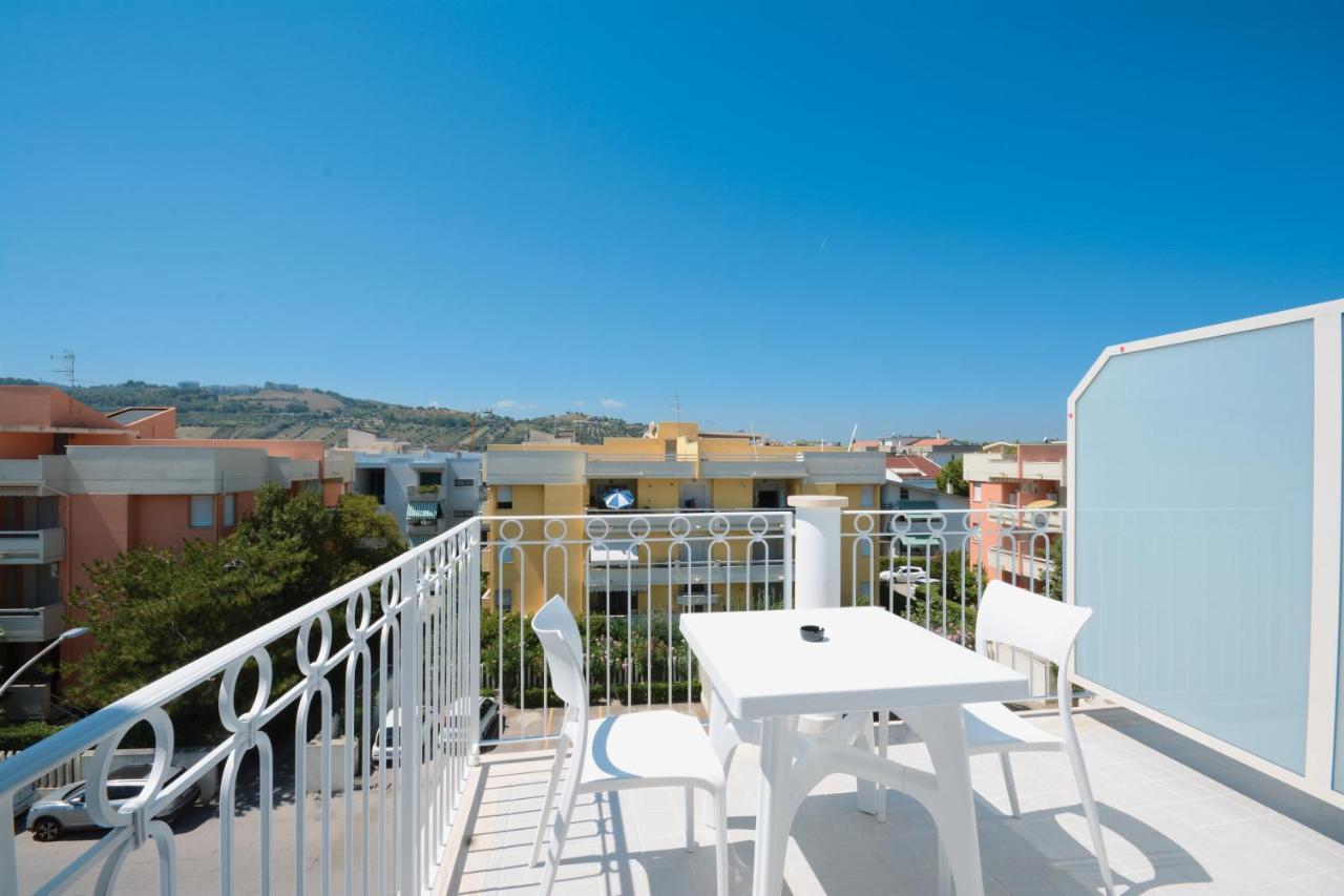 Residence Hotel Alba Palace Алба Адриатика Екстериор снимка
