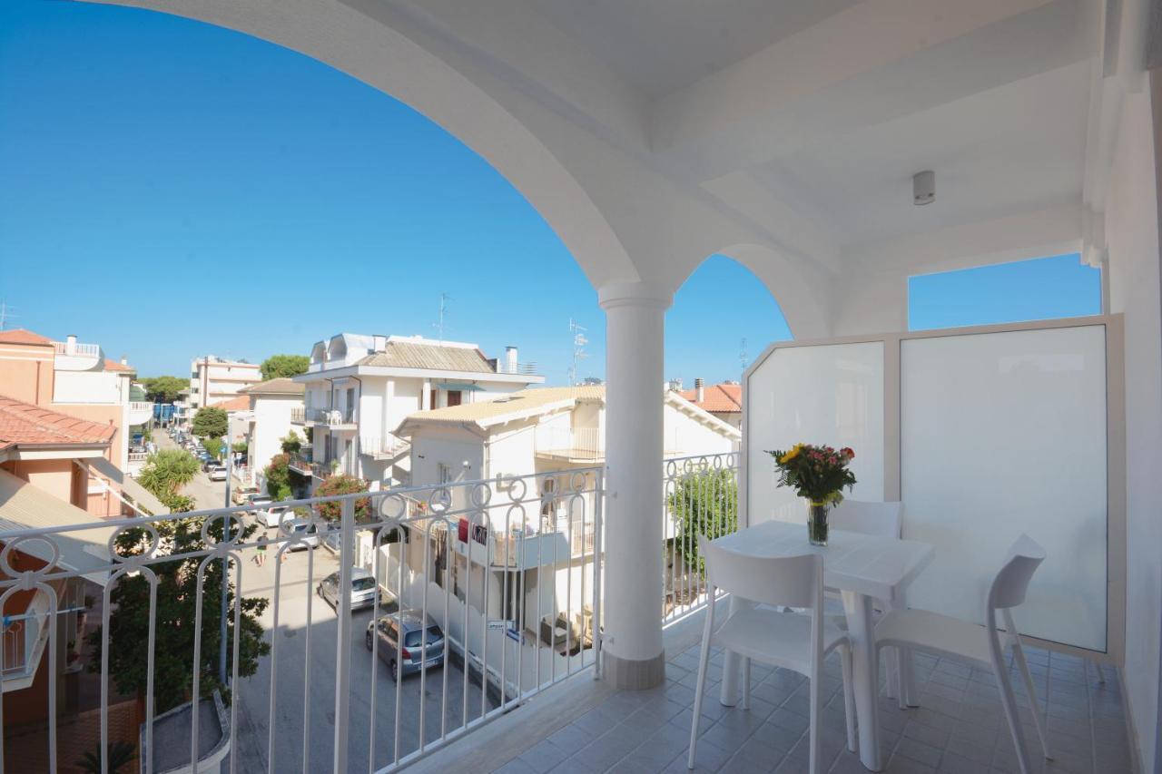 Residence Hotel Alba Palace Алба Адриатика Екстериор снимка
